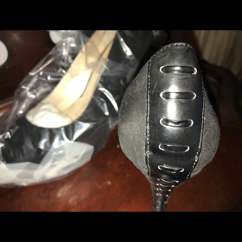 Nine West “Corset style” Suede pump